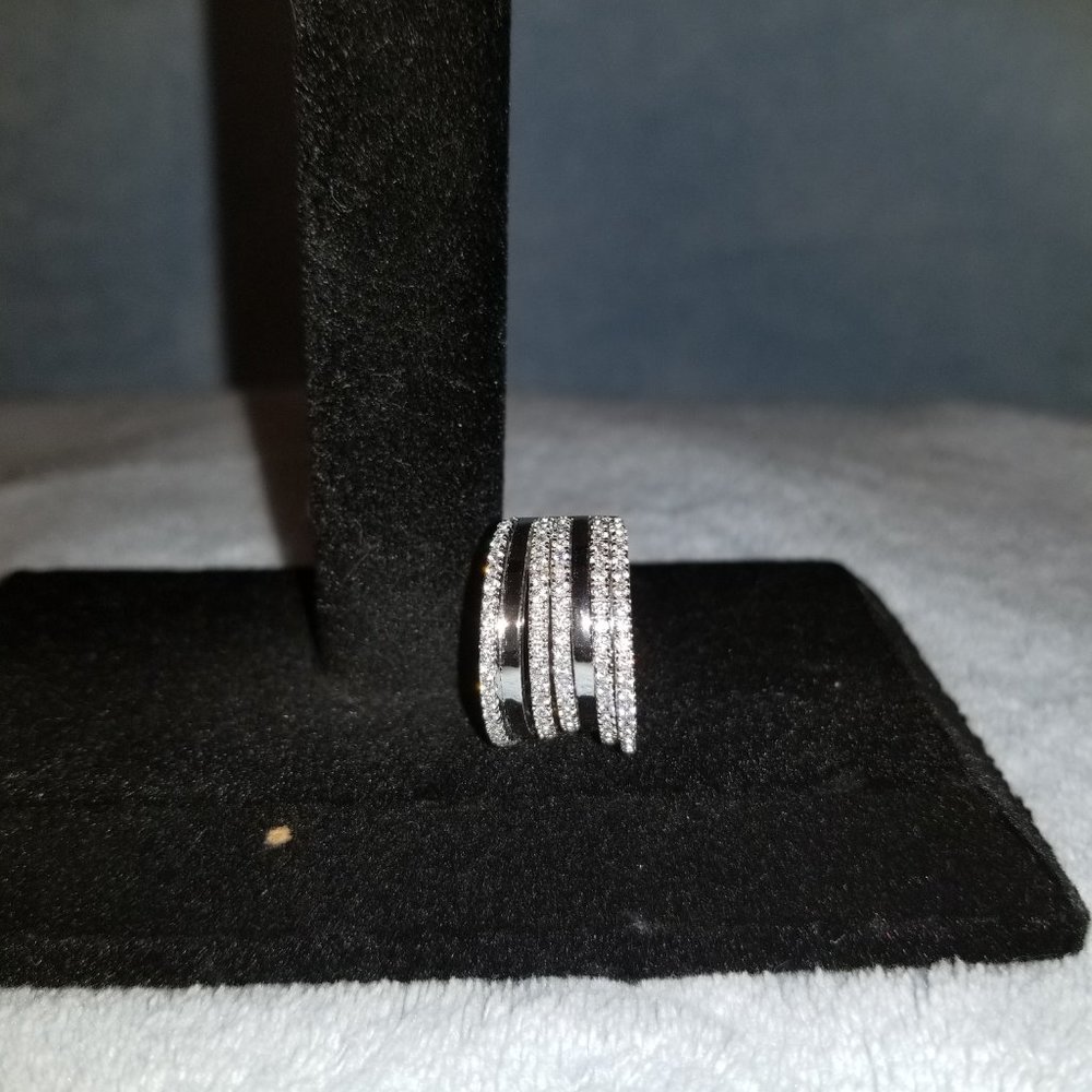 Ring - Picture 2 of 6
